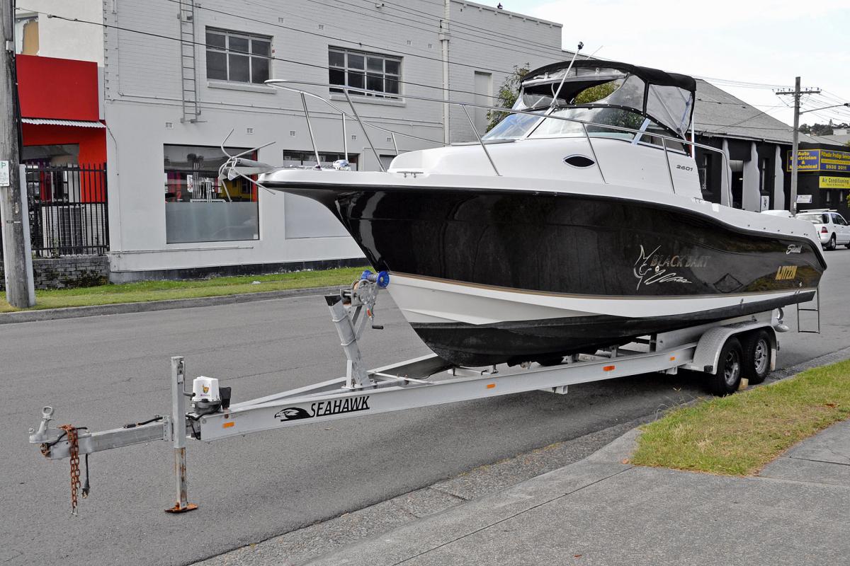Seaswirl 2601 2004 model on trailer | Sports Marine