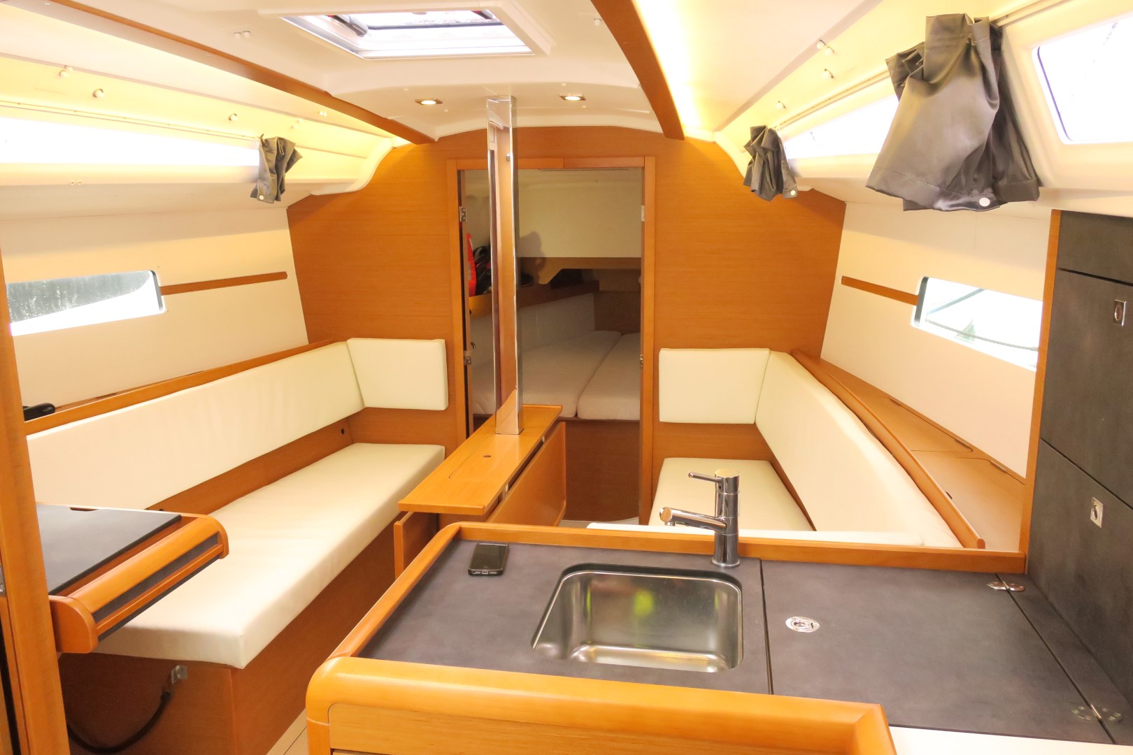2015 Jeanneau Sun Odyssey 349
