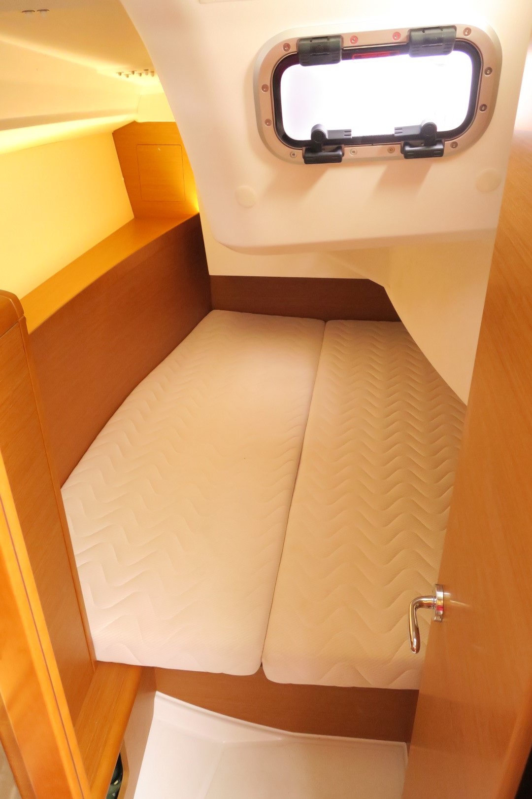 2015 Jeanneau Sun Odyssey 349