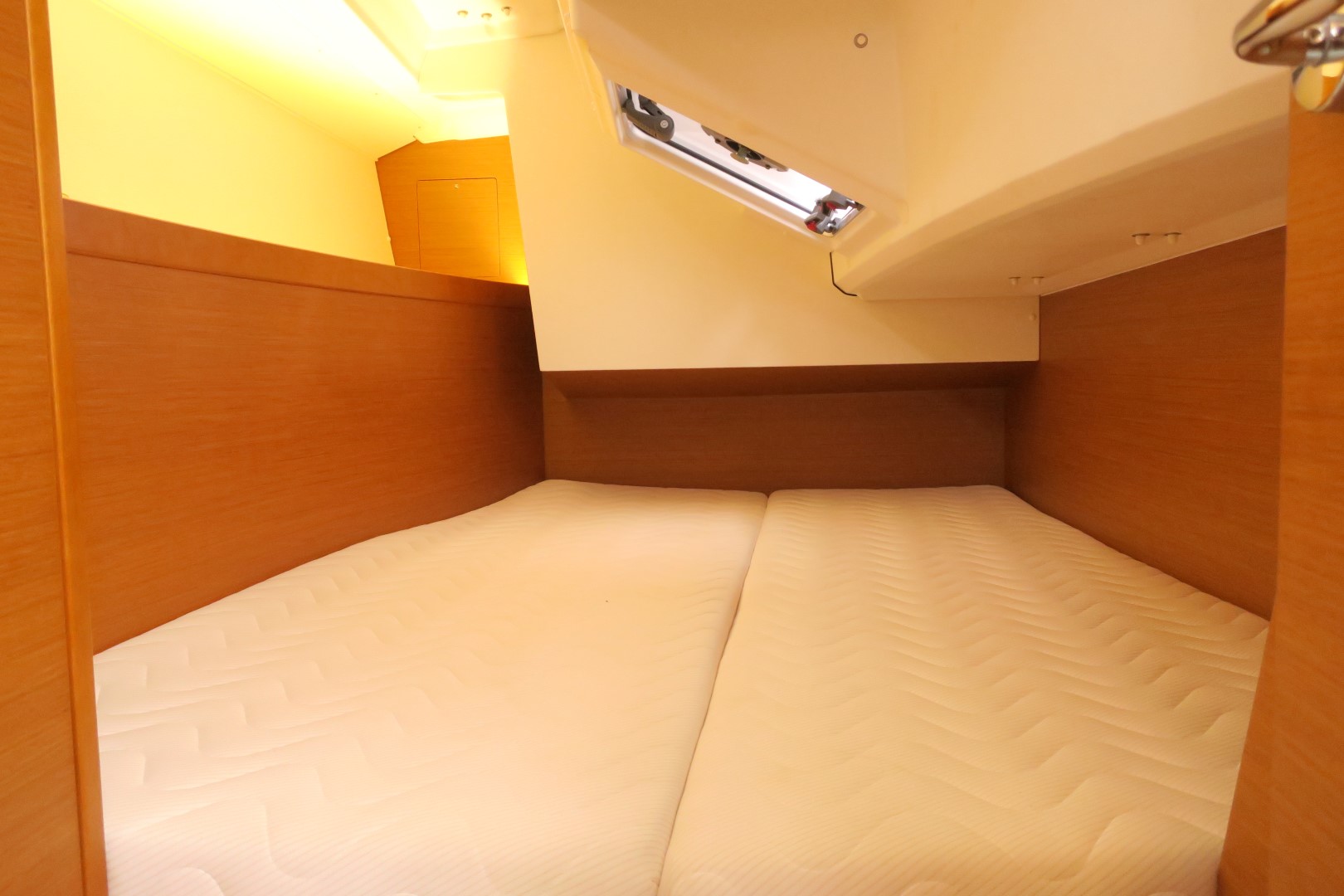 2015 Jeanneau Sun Odyssey 349
