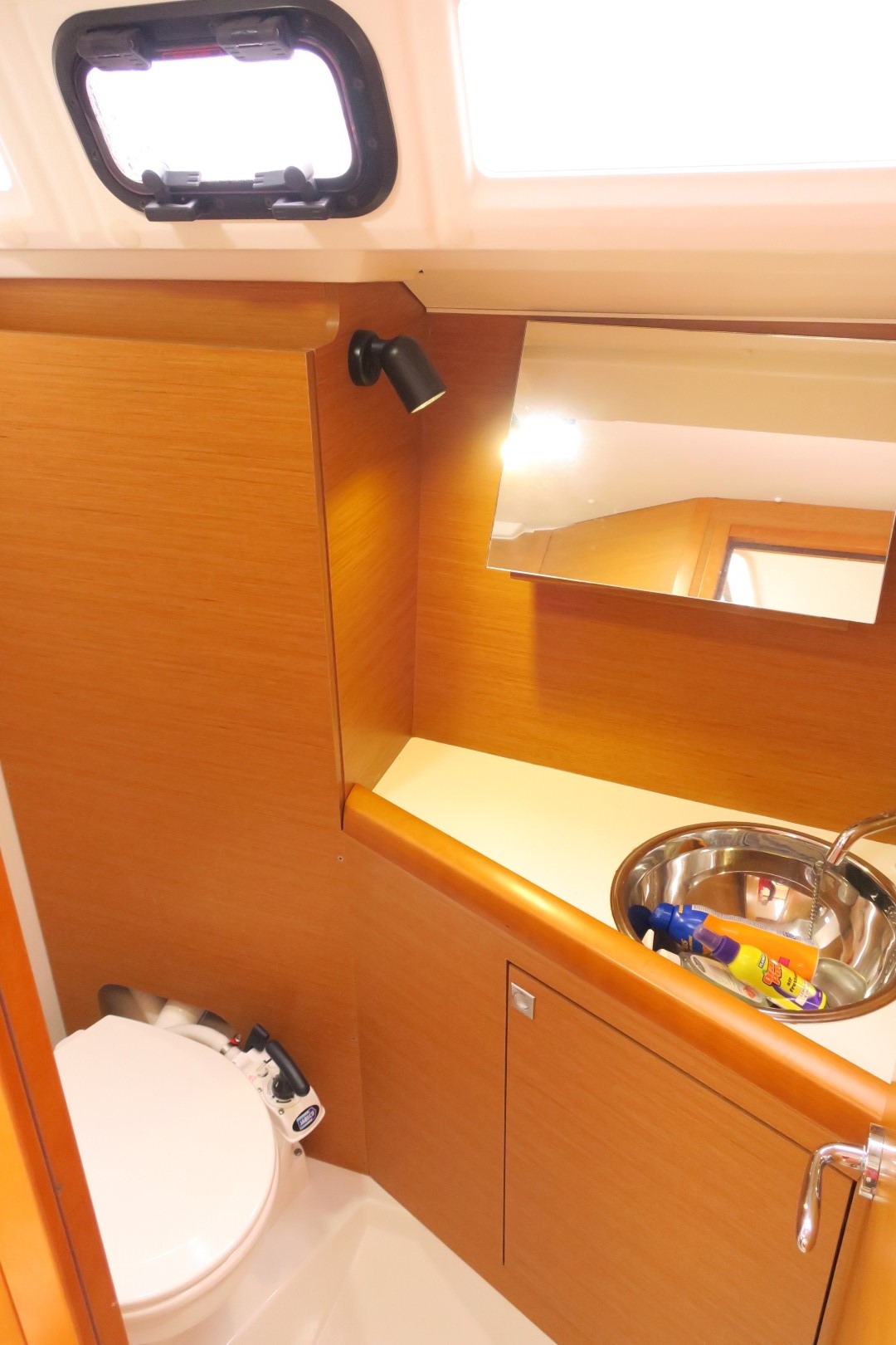 2015 Jeanneau Sun Odyssey 349