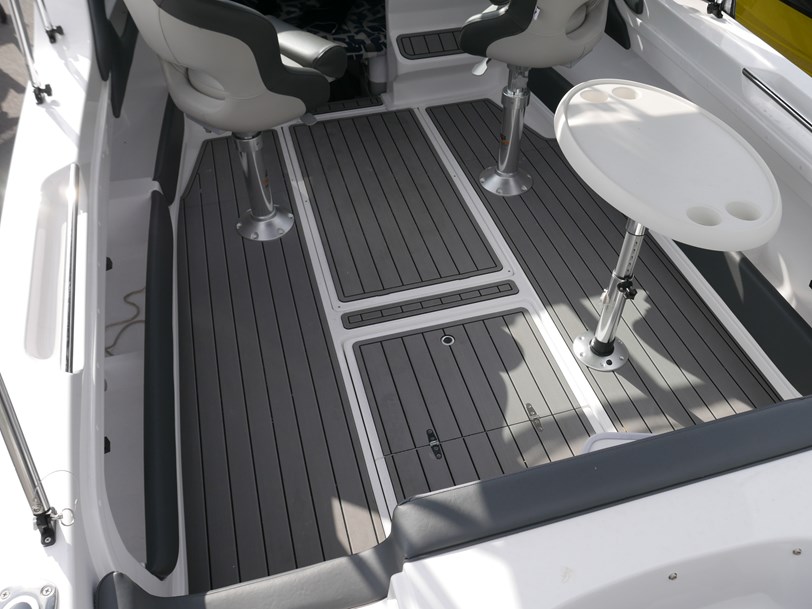 Revival 590 Weekender - Dlx Cruiser Revival 590 Weekender - Dlx Cruiser