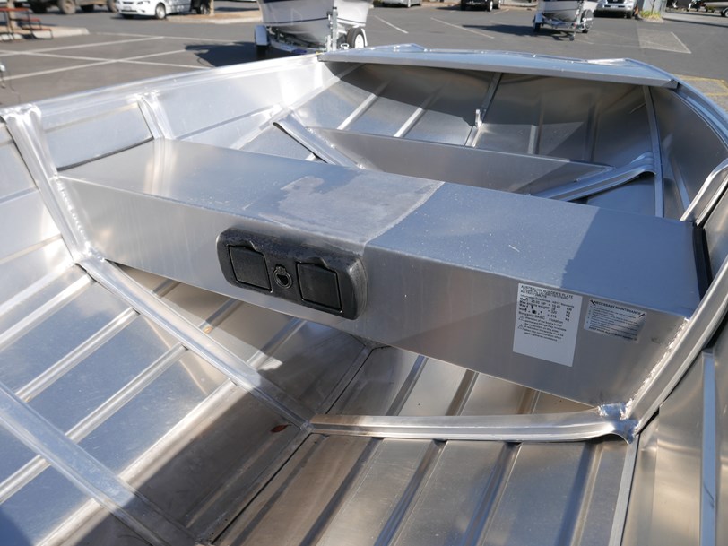 QUINTREX 370 OUTBACK EXPLORER QUINTREX 370 OUTBACK EXPLORER