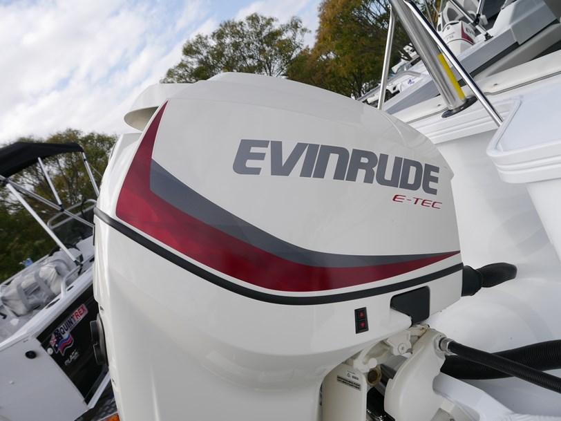 QUINTREX 510 CRUISEABOUT - BOW RIDER QUINTREX 510 CRUISEABOUT - BOW RIDER