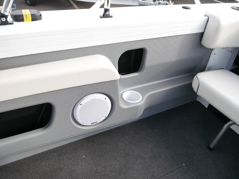 QUINTREX 510 CRUISEABOUT - BOW RIDER QUINTREX 510 CRUISEABOUT - BOW RIDER