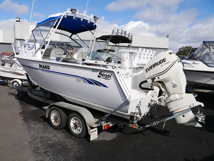 STESSL MAKO 550 - CABIN BOAT STESSL MAKO 550 - CABIN BOAT
