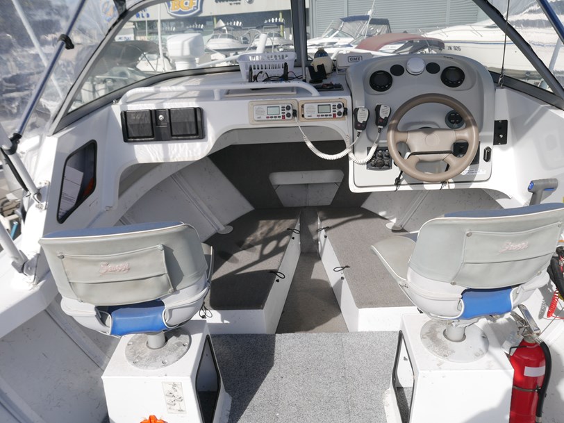 STESSL MAKO 550 - CABIN BOAT STESSL MAKO 550 - CABIN BOAT