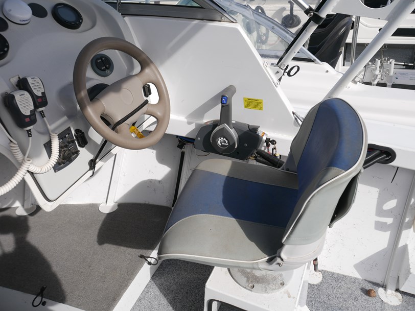 STESSL MAKO 550 - CABIN BOAT STESSL MAKO 550 - CABIN BOAT