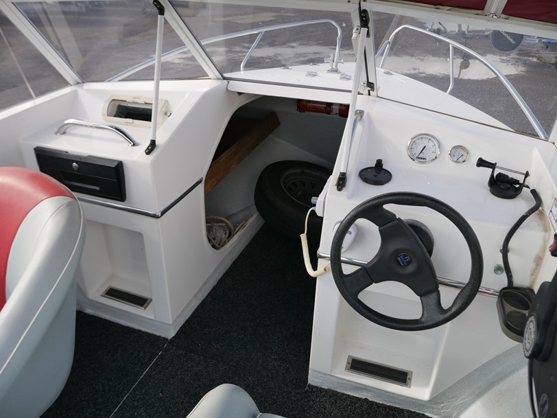 KINGFISHER 4650 BAY RAIDER - RUNABOUT KINGFISHER 4650 BAY RAIDER - RUNABOUT
