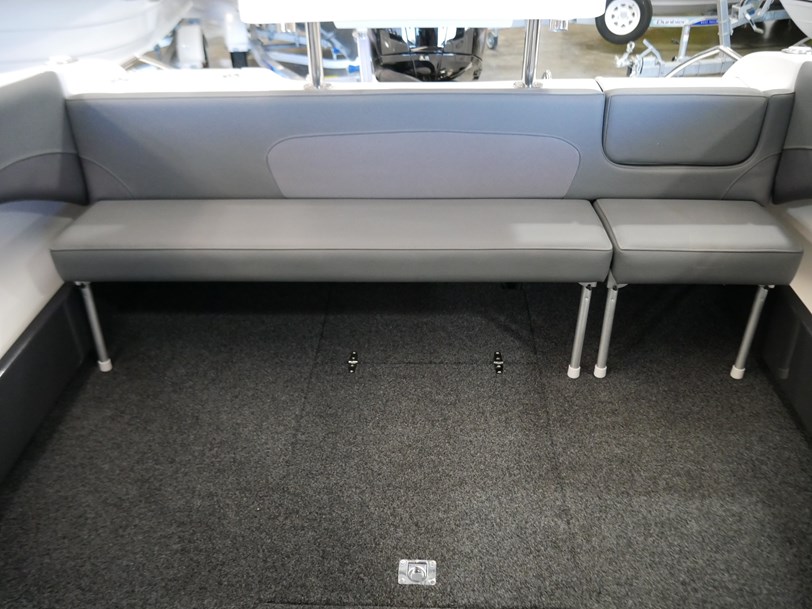 Revival 640 Offshore - Cabin Boat Revival 640 Offshore - Cabin Boat