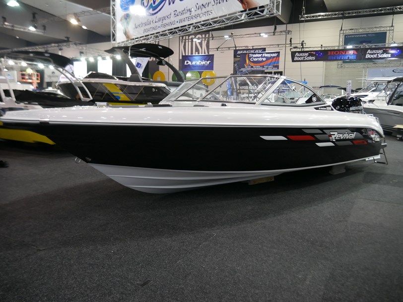 Revival 590 X-Rider : Bow Rider Revival 590 X-Rider : Bow Rider