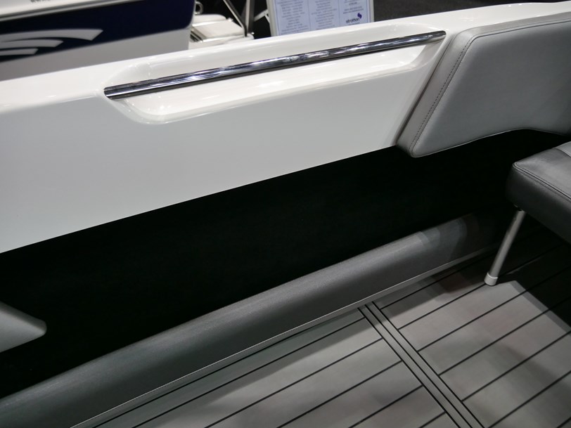 Revival R530 Offshore - Cuddy Cabin Revival R530 Offshore - Cuddy Cabin