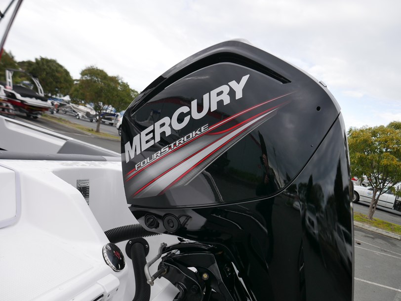 Revival R530 Offshore - Cuddy Cabin Revival R530 Offshore - Cuddy Cabin