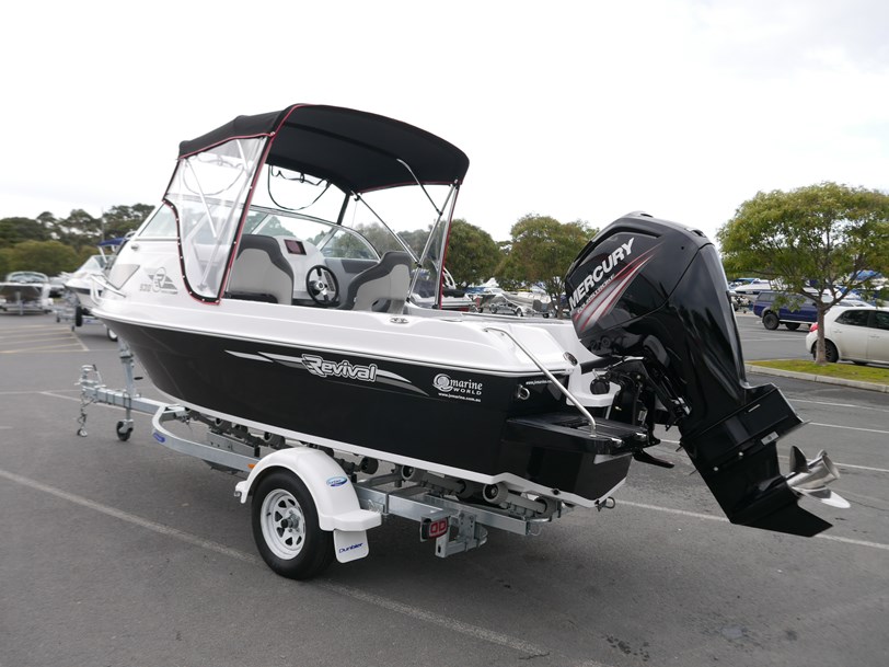 Revival R530 Offshore - Cuddy Cabin Revival R530 Offshore - Cuddy Cabin