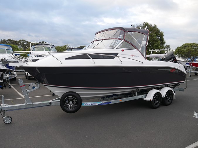 Revival 640 Offshore - Cabin Boat Revival 640 Offshore - Cabin Boat
