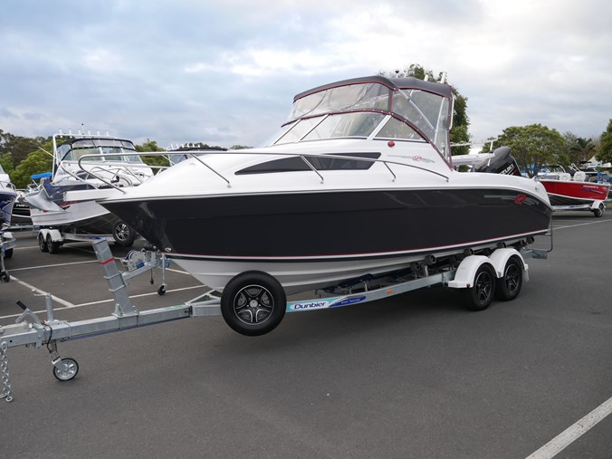 Revival 640 Offshore - Cabin Boat Revival 640 Offshore - Cabin Boat