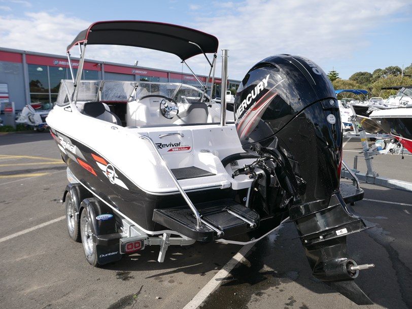 Revival 590 X-Rider : Bow Rider Revival 590 X-Rider : Bow Rider