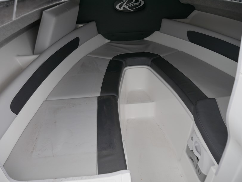 Revival 640 Offshore - Hard Top Revival 640 Offshore - Hard Top