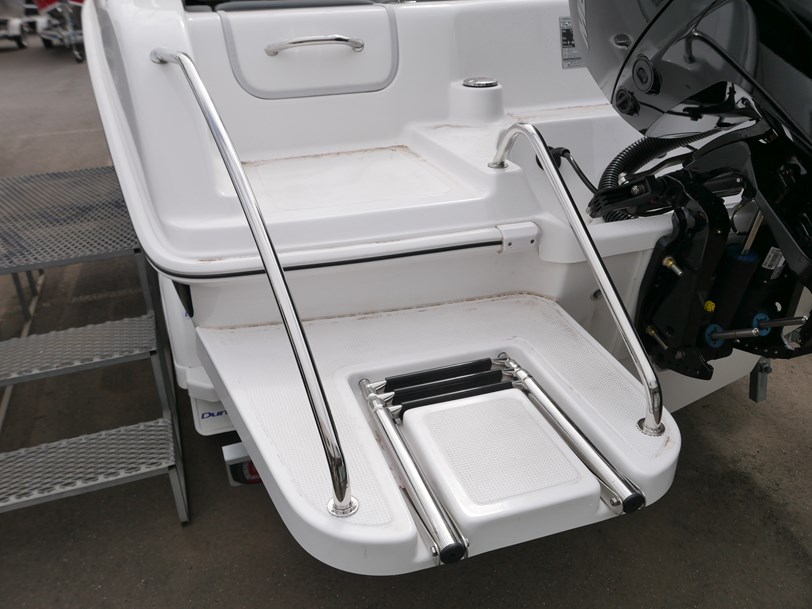 Revival 640 Offshore - Hard Top Revival 640 Offshore - Hard Top