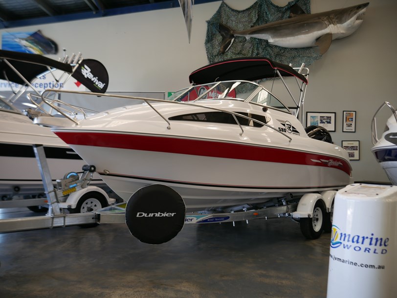Revival R580 Sportz - Cabin Boat Revival R580 Sportz - Cabin Boat