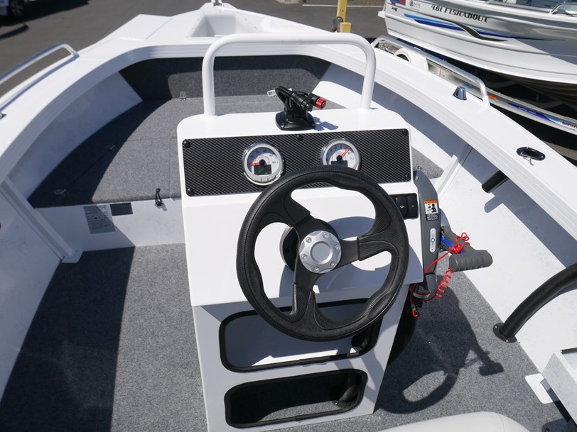 Quintrex 530 Renegade - Centre Console Quintrex 530 Renegade - Centre Console
