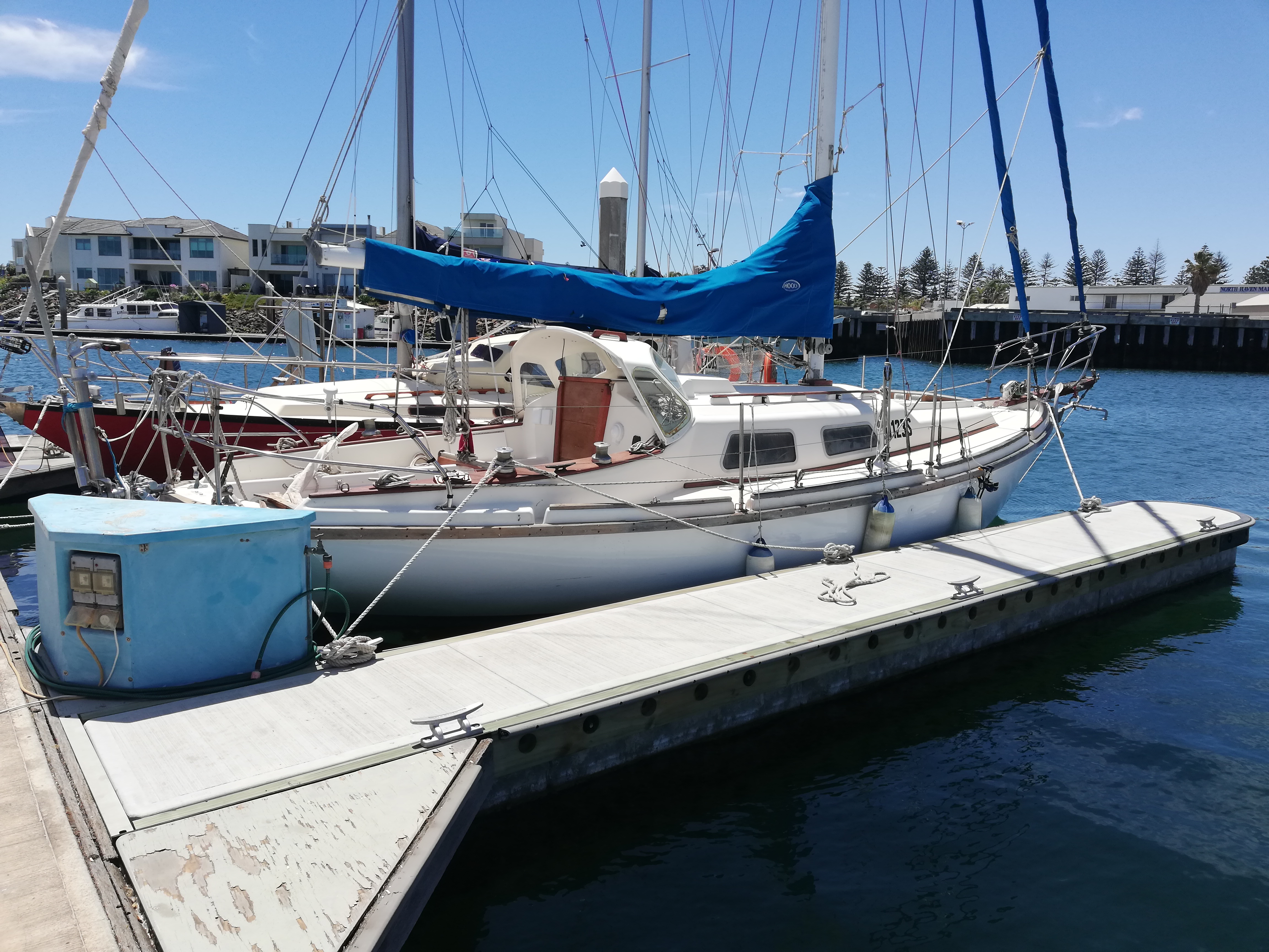 1980 Herreshoff H28 | 38 South Boat Sales