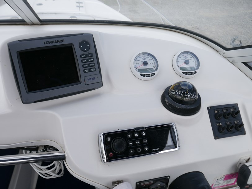 Streaker 6100 Commander - Cabin Boat Streaker 6100 Commander - Cabin Boat