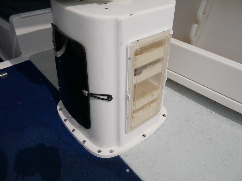 Streaker 6100 Commander - Cabin Boat Streaker 6100 Commander - Cabin Boat
