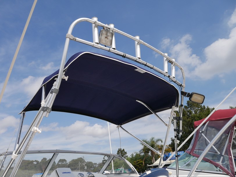 Streaker 6100 Commander - Cabin Boat Streaker 6100 Commander - Cabin Boat