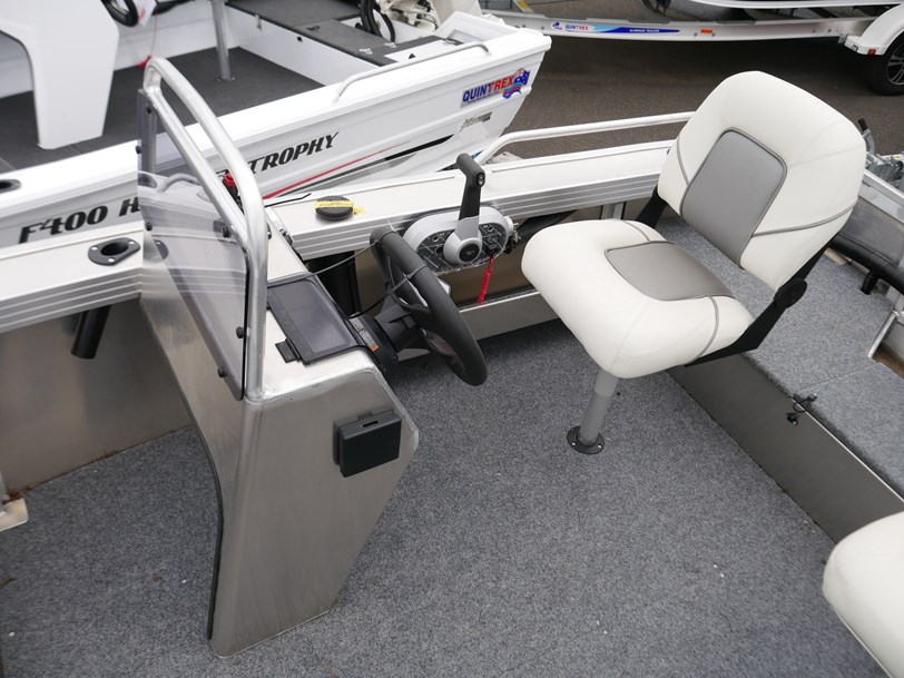 Quintrex 420 Renegade SC - Side Console Quintrex 420 Renegade SC - Side Console
