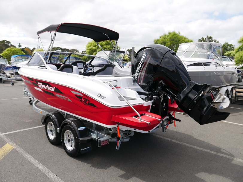 Revival 590 X-Rider : Bow Rider Revival 590 X-Rider : Bow Rider