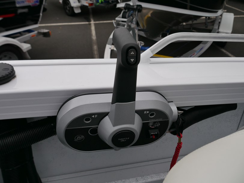 Quintrex 420 Renegade SC - Side Console Quintrex 420 Renegade SC - Side Console