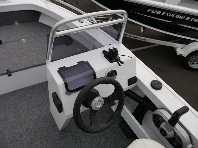Quintrex 420 Renegade SC - Side Console Quintrex 420 Renegade SC - Side Console