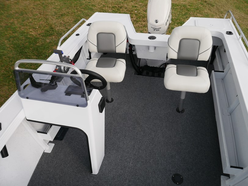 Quintrex 460 Renegade SC - Side Console Quintrex 460 Renegade SC - Side Console