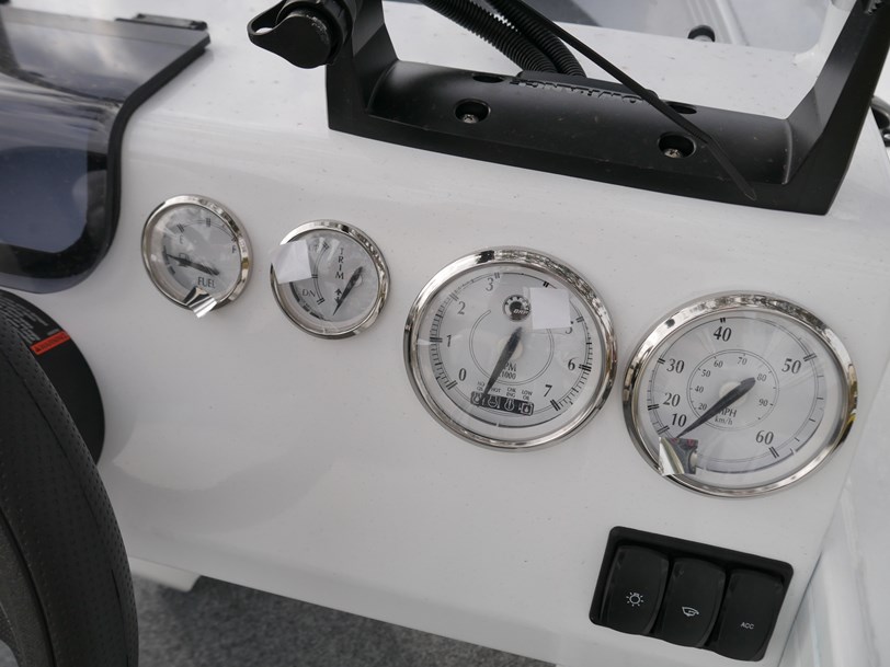Quintrex 460 Renegade SC - Side Console Quintrex 460 Renegade SC - Side Console