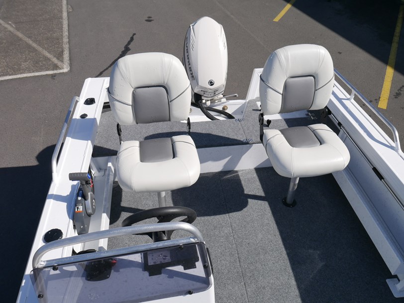 Quintrex 420 Renegade SC - Side Console Quintrex 420 Renegade SC - Side Console