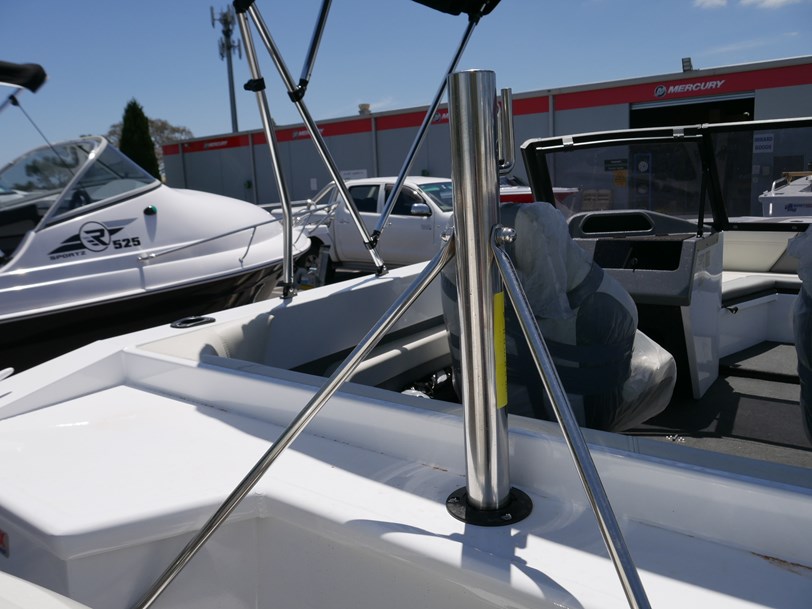 QUINTREX 510 FREESTYLER - BOW RIDER QUINTREX 510 FREESTYLER - BOW RIDER
