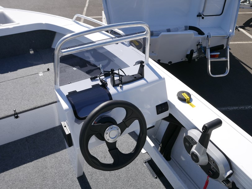 Quintrex 460 Renegade SC - Side Console Quintrex 460 Renegade SC - Side Console