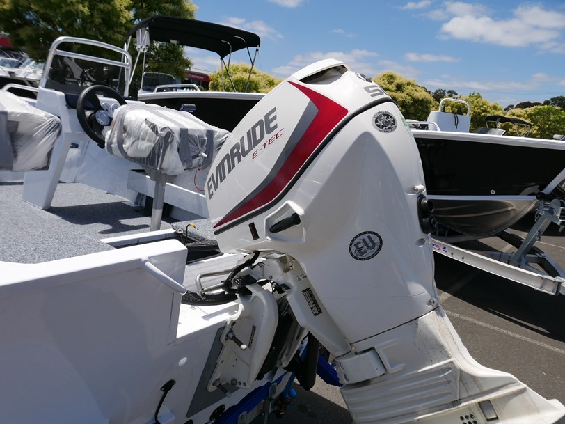 Quintrex 420 Renegade SC - Side Console Quintrex 420 Renegade SC - Side Console
