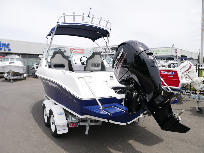 Revival R580 Sportz - Cabin Boat Revival R580 Sportz - Cabin Boat