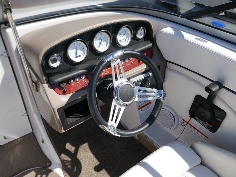 Four Winns H200 Bow Rider Four Winns H200 Bow Rider