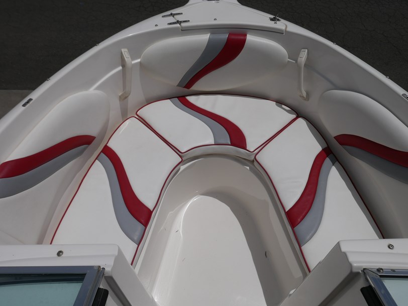 HAINES SIGNATURE 520BR BOW RIDER HAINES SIGNATURE 520BR BOW RIDER