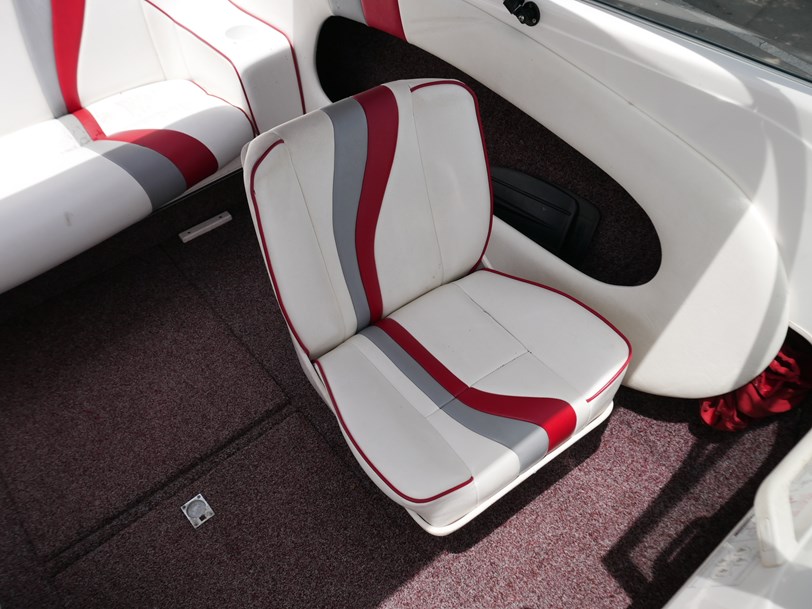 HAINES SIGNATURE 520BR BOW RIDER HAINES SIGNATURE 520BR BOW RIDER