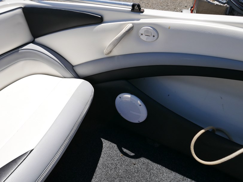 Haines Signature 535BR - Bow Rider Haines Signature 535BR - Bow Rider