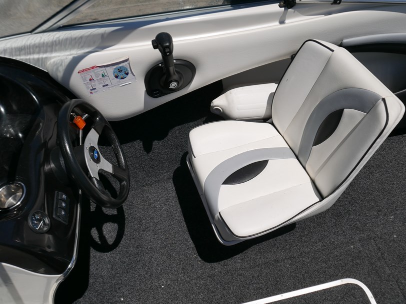 Haines Signature 535BR - Bow Rider Haines Signature 535BR - Bow Rider