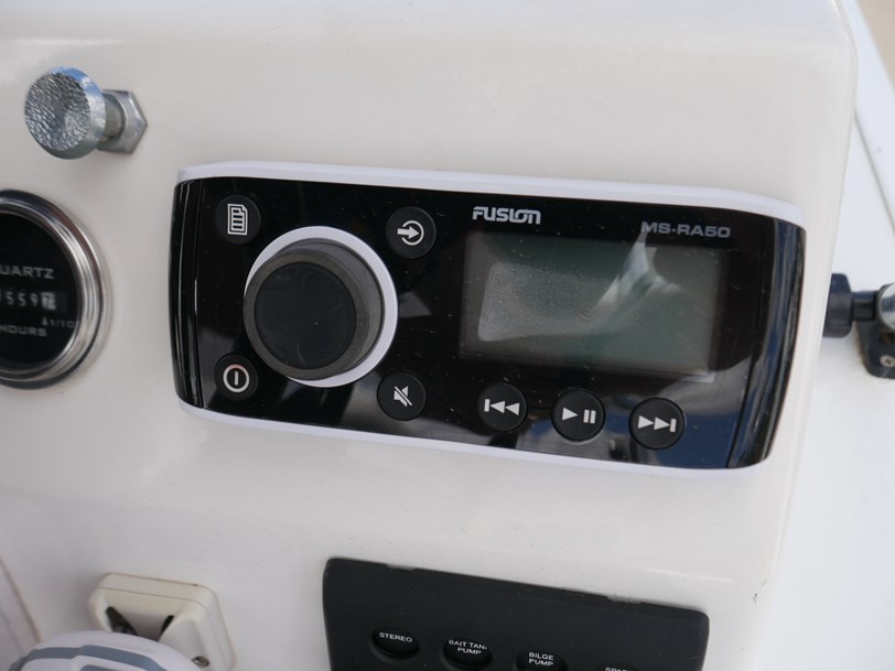 Quintrex 420 Explorer Trophy - Side Console Quintrex 420 Explorer Trophy - Side Console