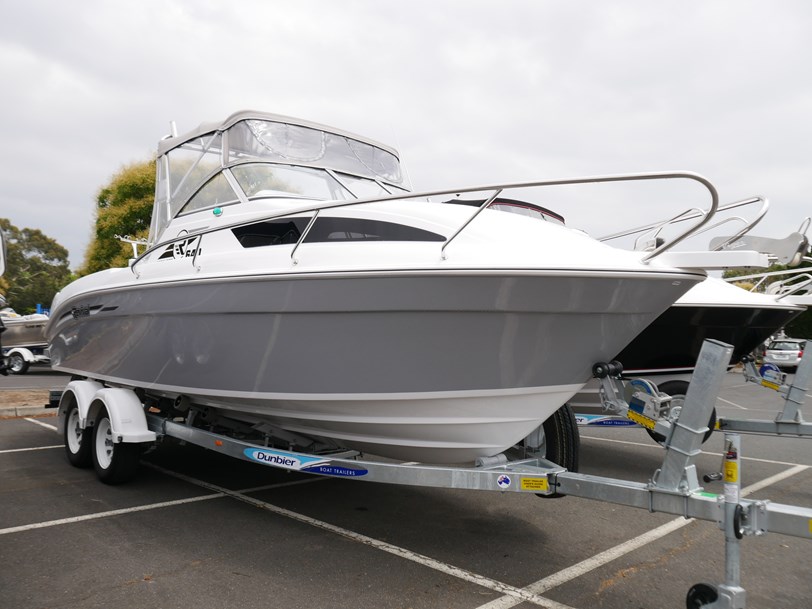 Revival 640 Offshore - Cabin Boat Revival 640 Offshore - Cabin Boat