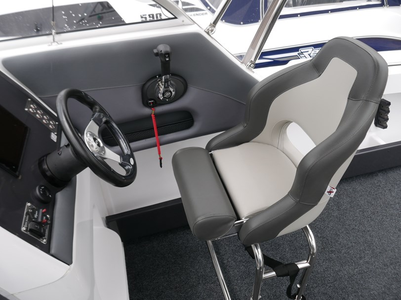 Revival 640 Offshore - Cabin Boat Revival 640 Offshore - Cabin Boat