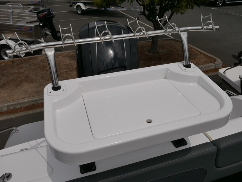 Revival 640 Offshore - Cabin Boat Revival 640 Offshore - Cabin Boat