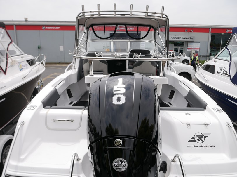 Revival 640 Offshore - Cabin Boat Revival 640 Offshore - Cabin Boat